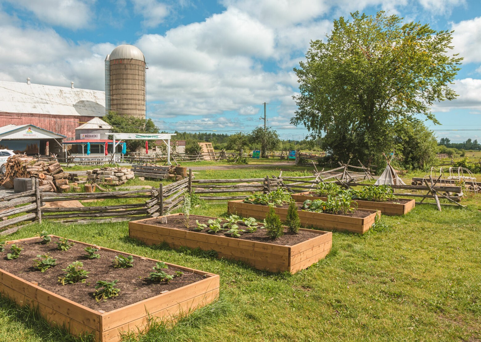 Planters at Mādahòkì Farm