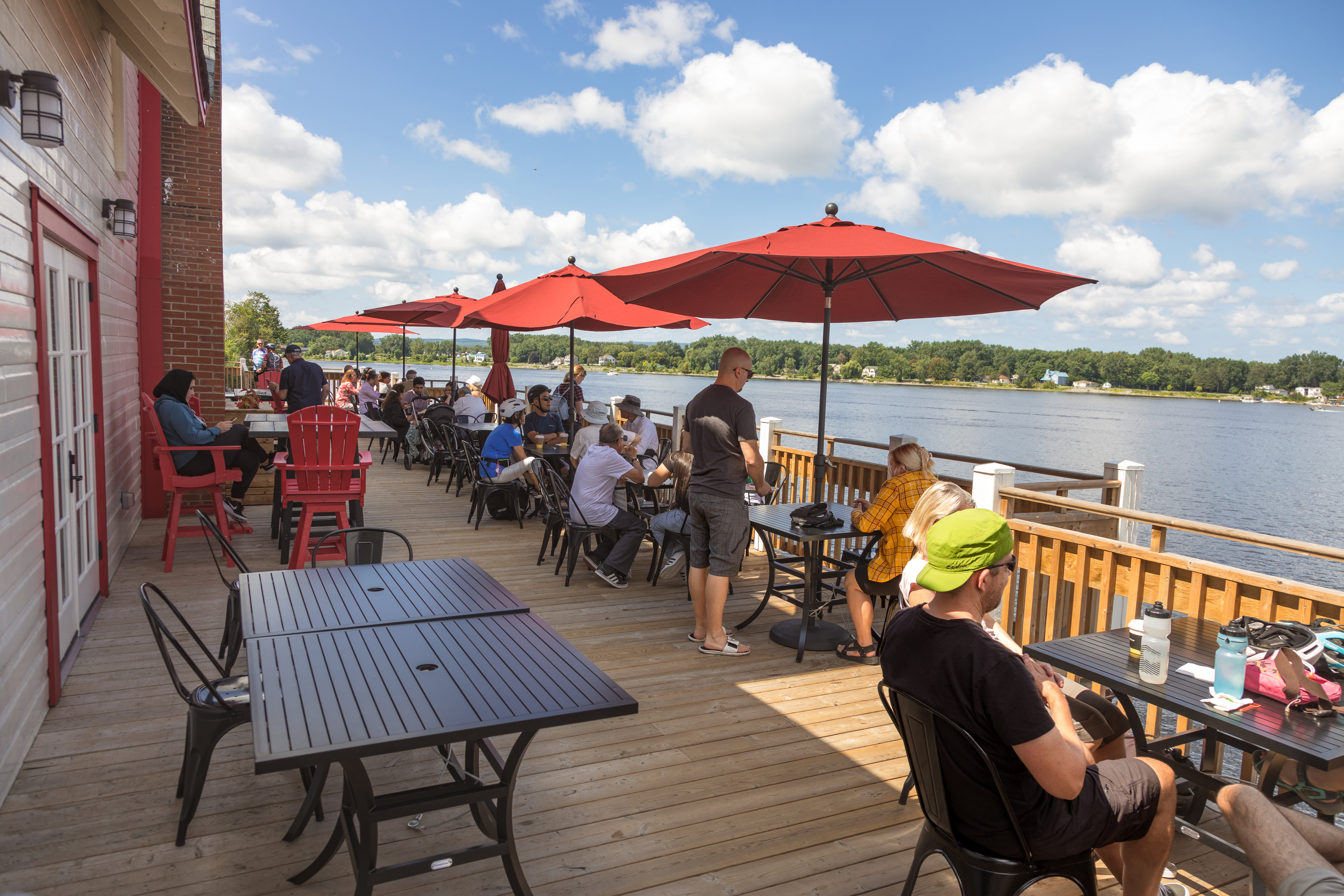 Riverhouse cafe summer